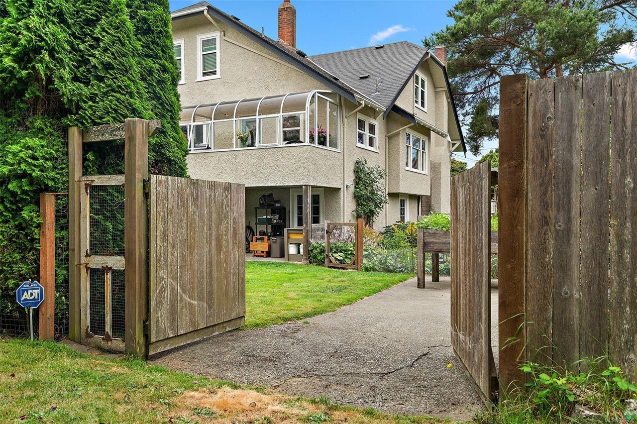 2531 Orchard Ave
