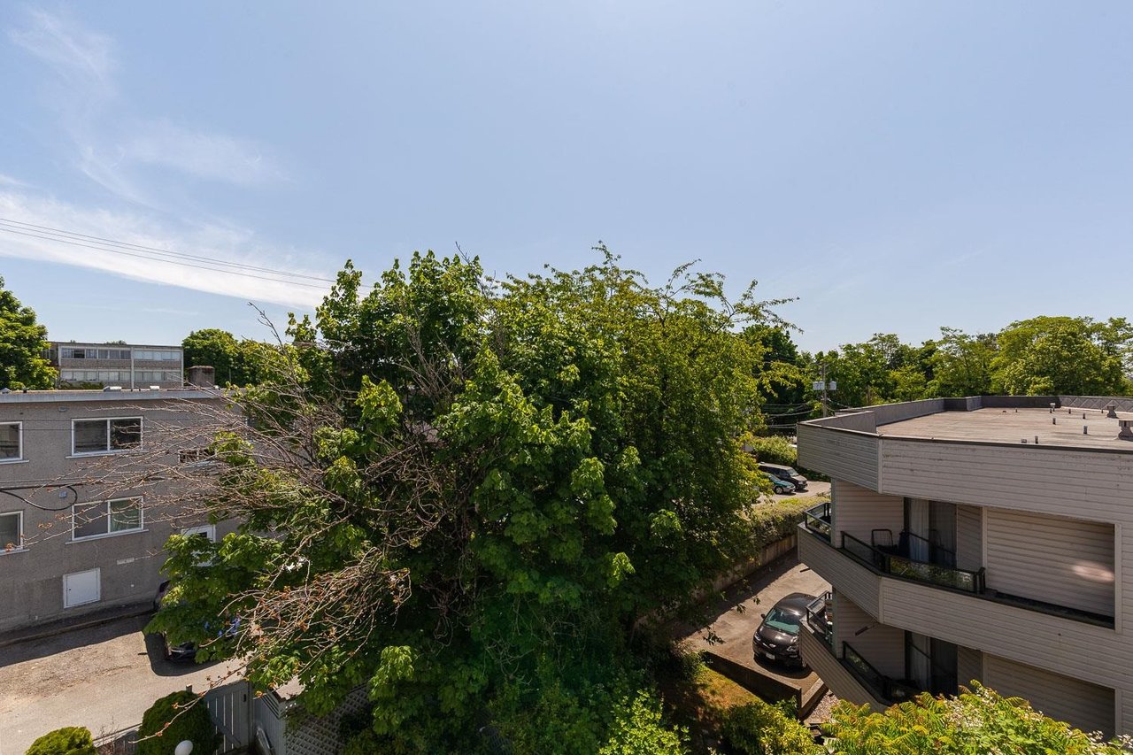 404-8772 SW Marine Dr