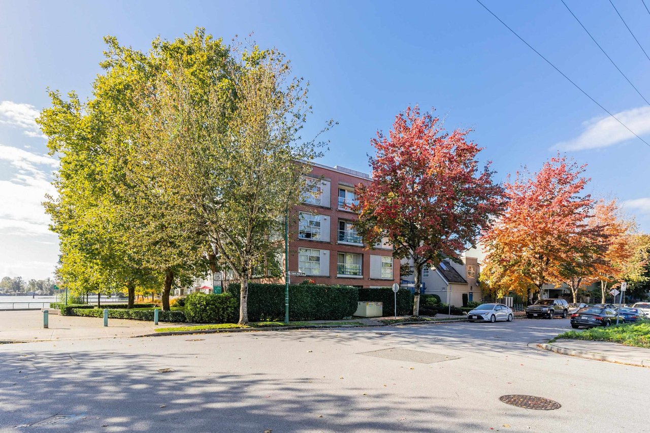 208-1990 E Kent Ave S Ave