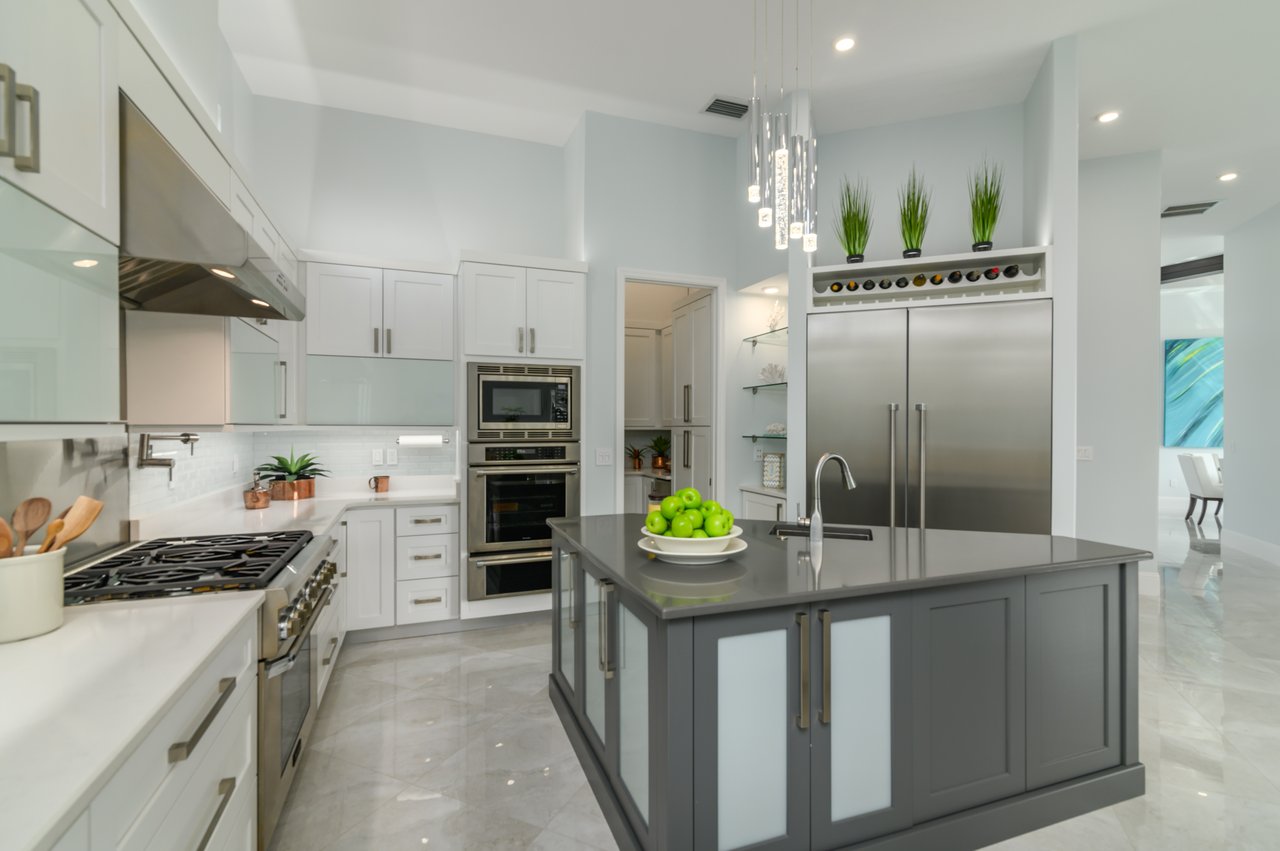 500 Ketch Lane, Country Club Shores, Longboat Key