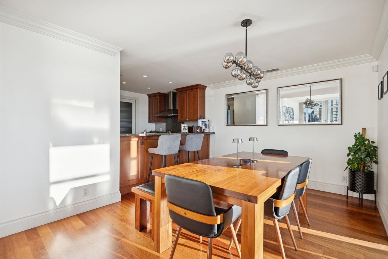 2302-428 Beach Cres