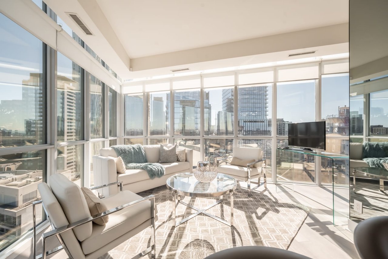 The Yorkville Condos | Sun filled Yorkville Residence