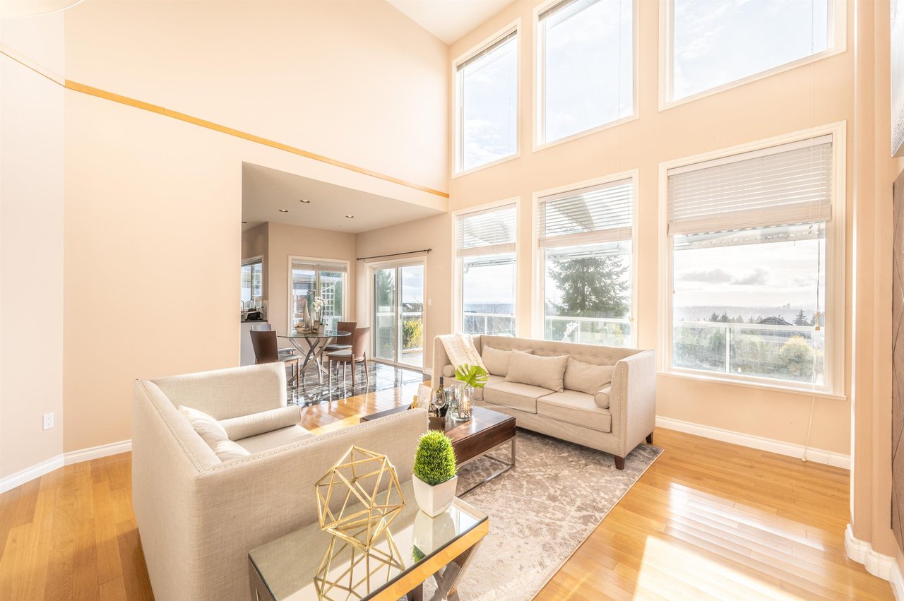 2588 Diamond Cres