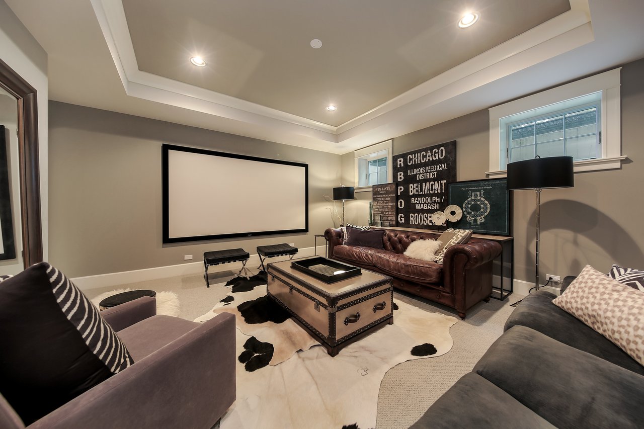 Impeccable Craftsmanship In This Sophisticated Modern Home