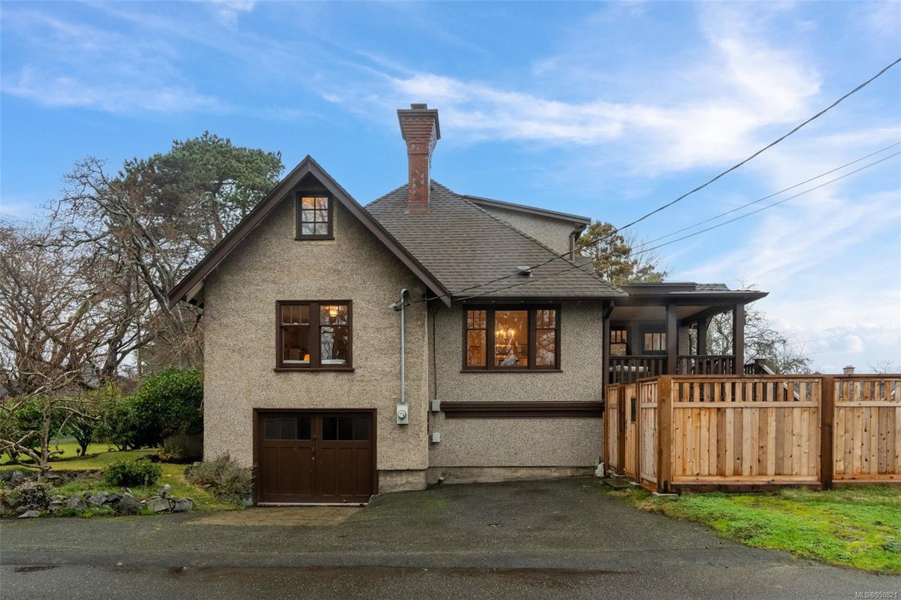 1857 Beach Dr