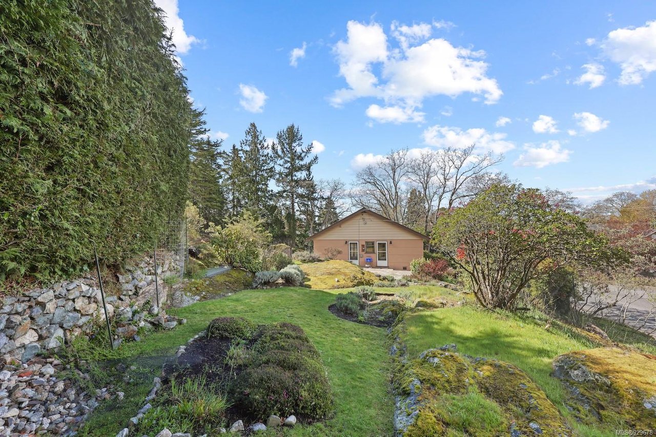 563 Foul Bay Rd