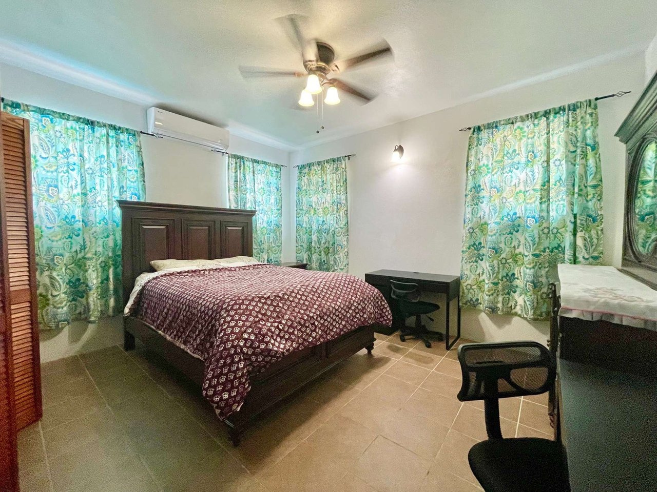 209 Havers 3 Bedroom Apartment