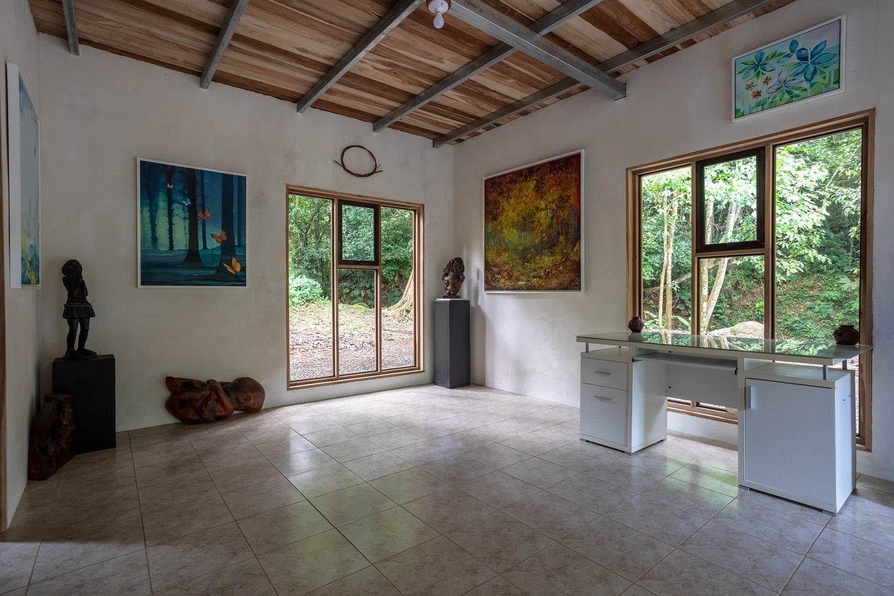 Prime Investment Opportunity In Uvita’s Premier Location:  Casa Casario – Your Fixer-Upper Dream!