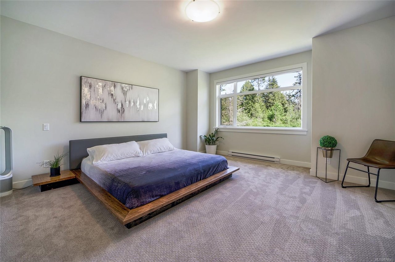 2187 Deerbrush Cres