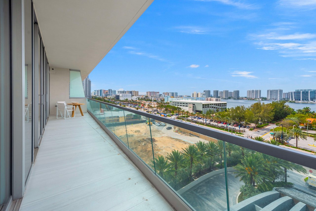 18501 Collins Ave Unit: 703