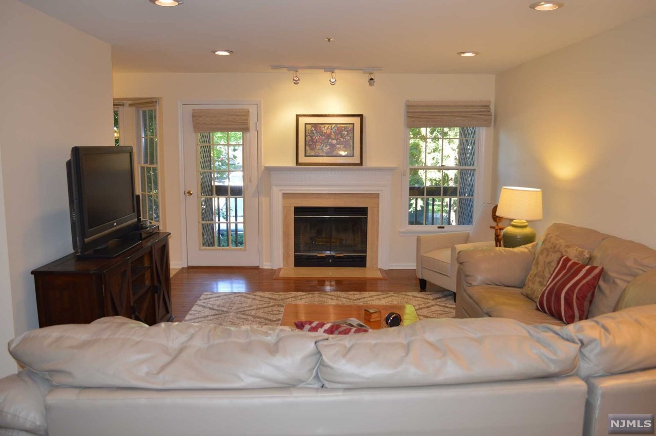 600 Fairfax Dr