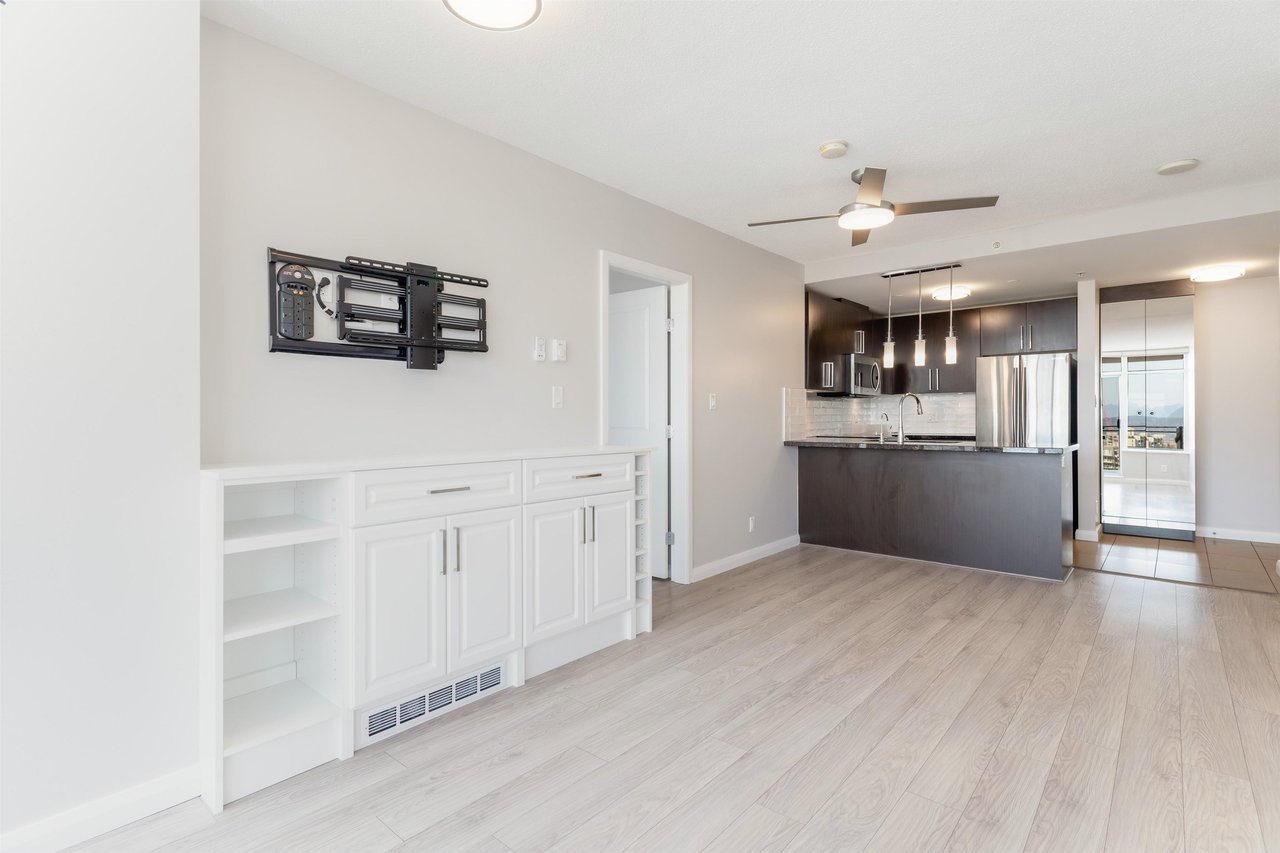3505-888 Carnarvon St