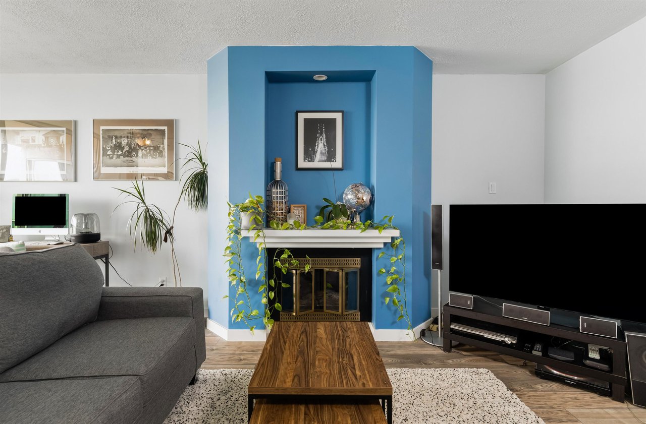 1102-1045 Quayside Dr