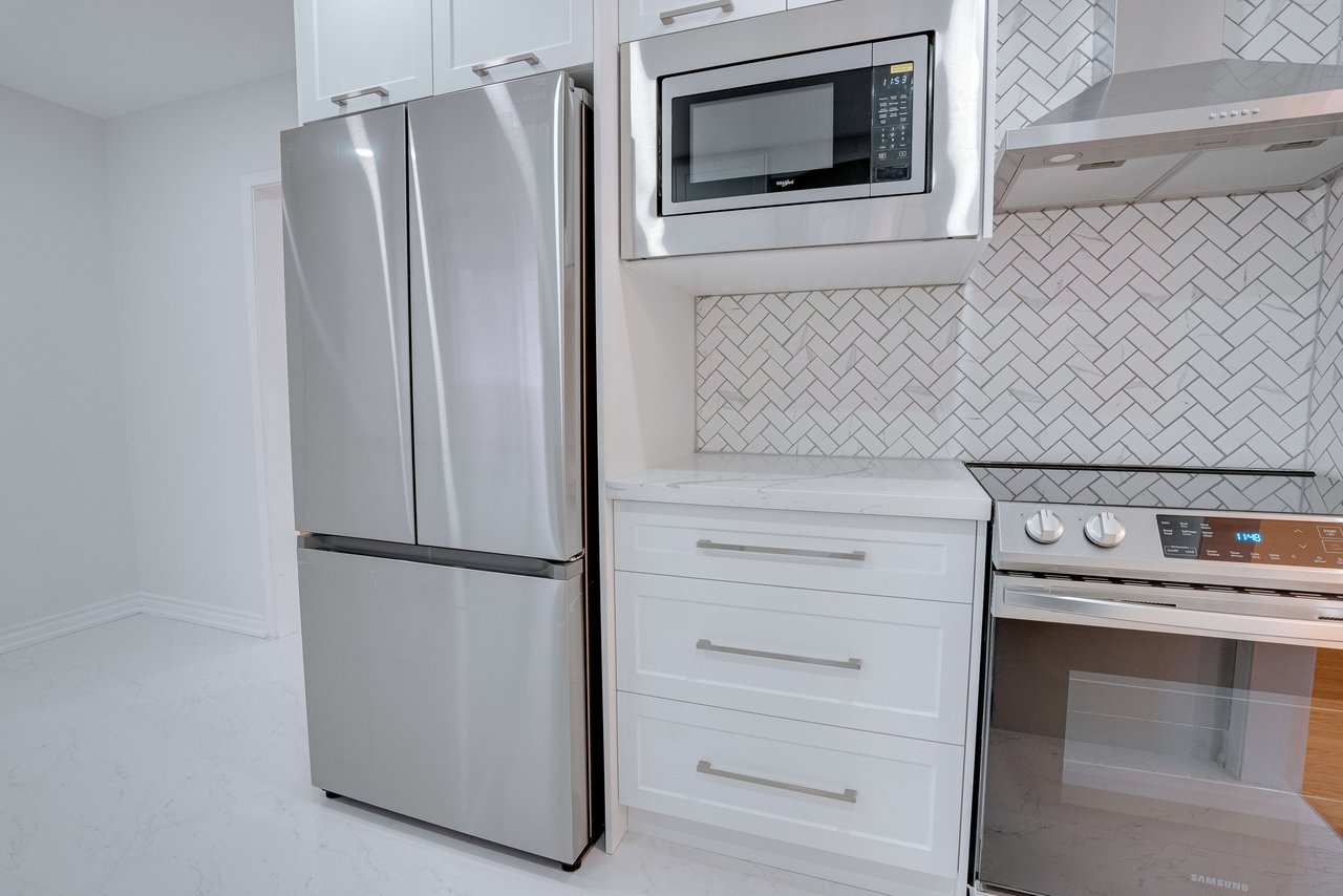 25 Karen Rd Unit: Upper