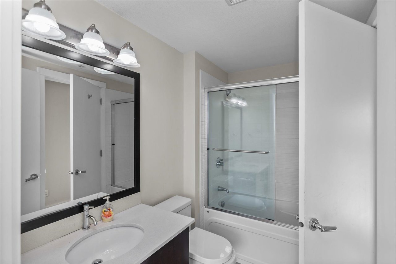 305-7777 Royal Oak Ave
