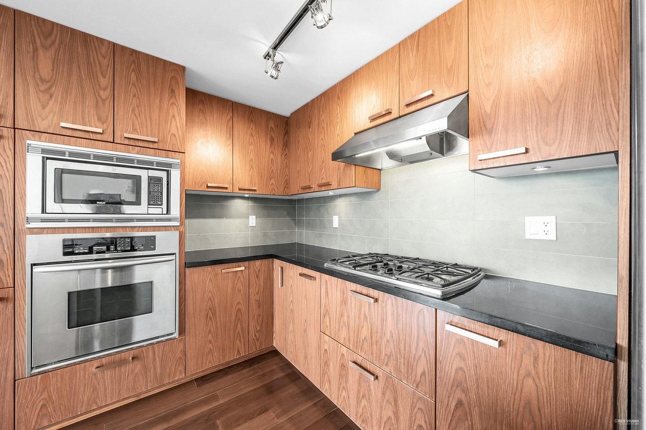 202-3228 Tupper St