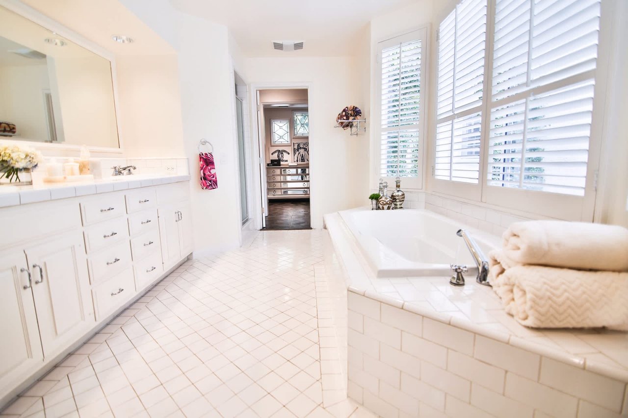 8749 Dorrington Ave
