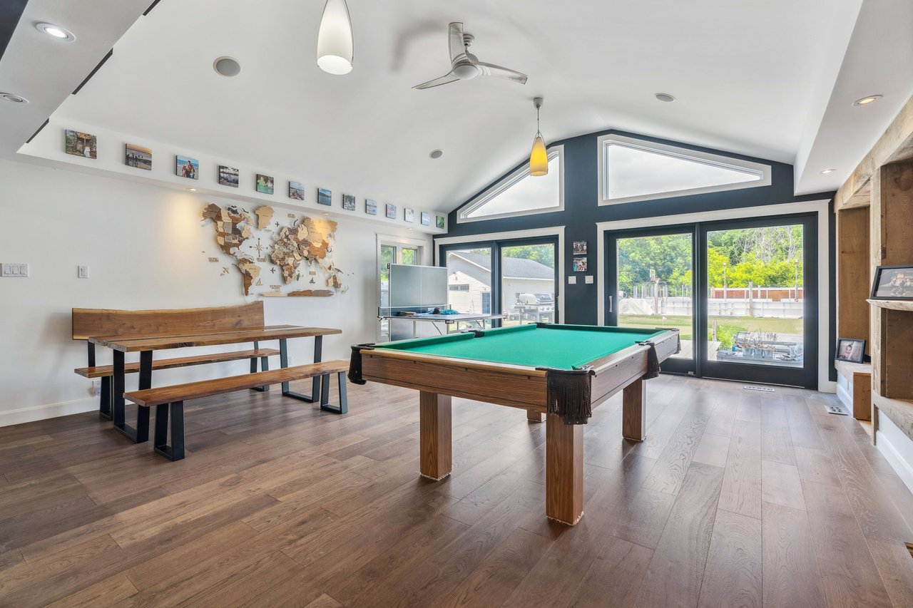 Country Living in Oakville with development opportunities!