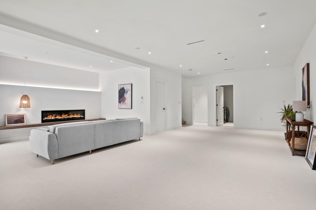 3227 W 35th Ave