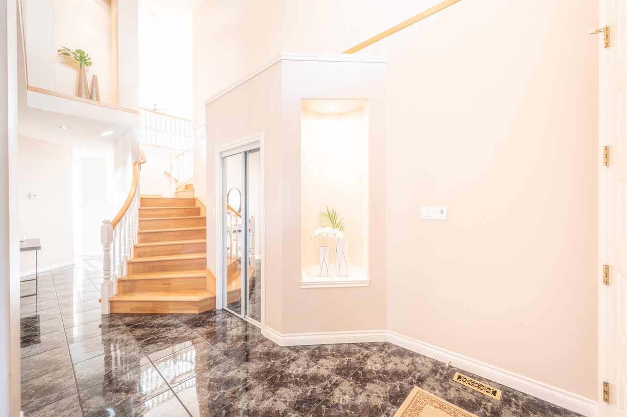 2588 Diamond Cres