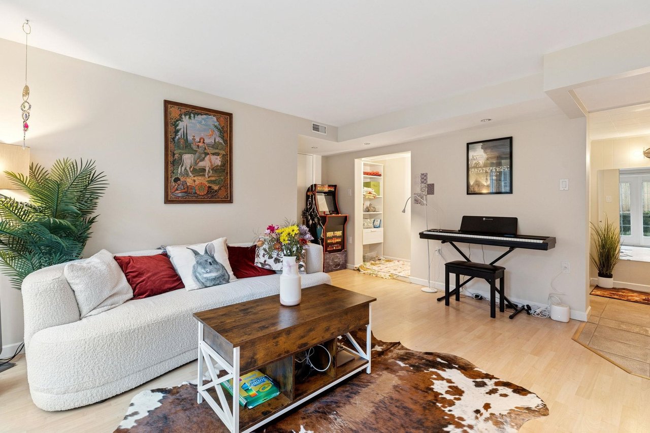 1501 Marine Cres