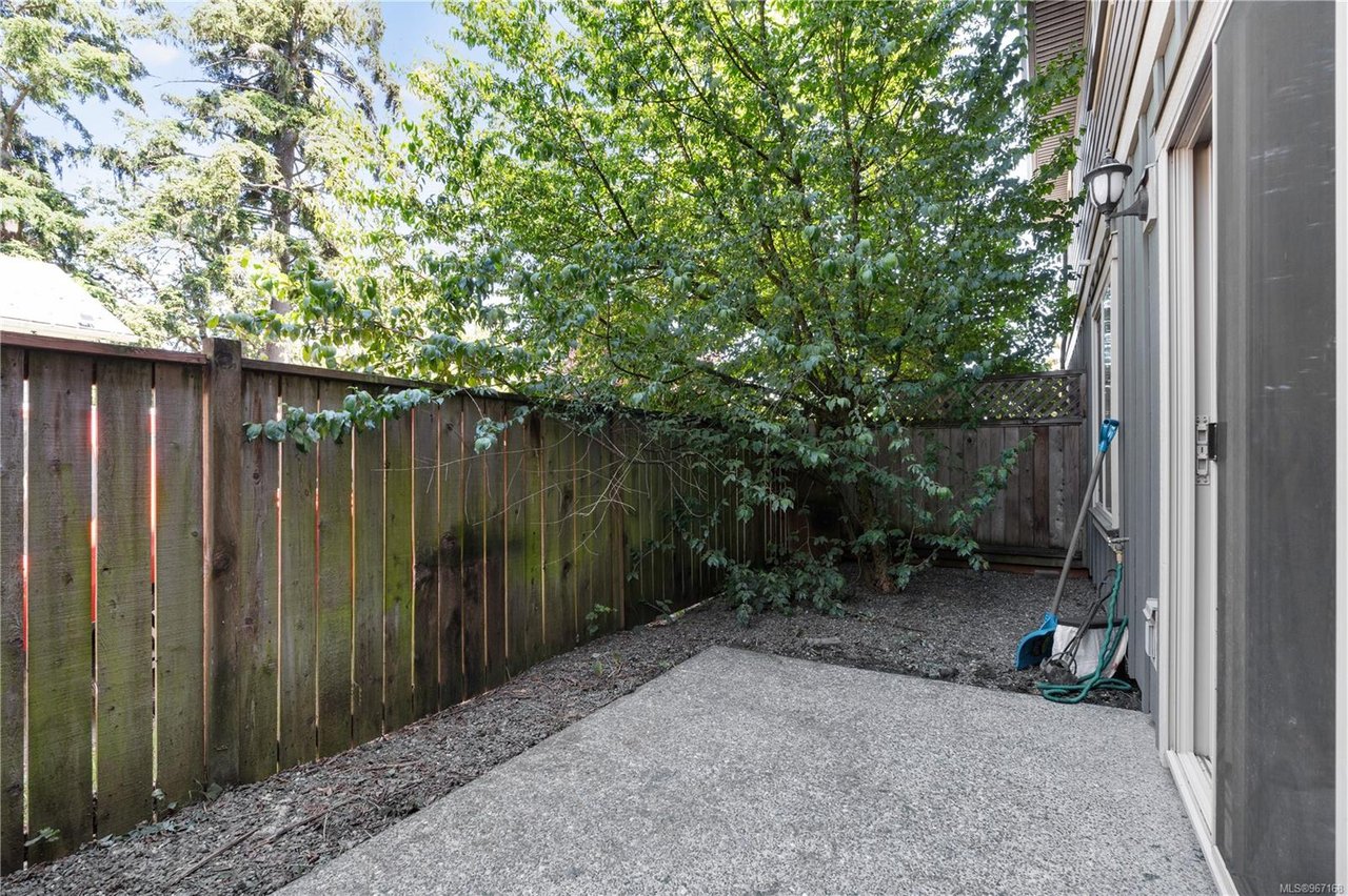 102-2920 Phipps Rd, Langford