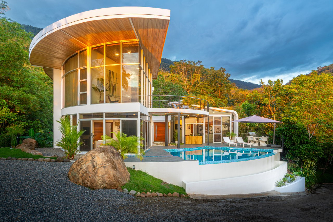 Solar Powered Glass Villa, Ojochal, Puntarenas