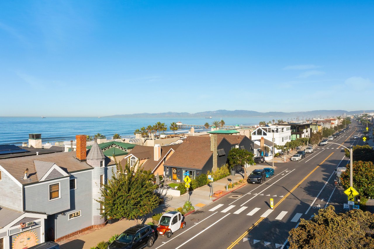 Charming Manhattan Beach Cottage