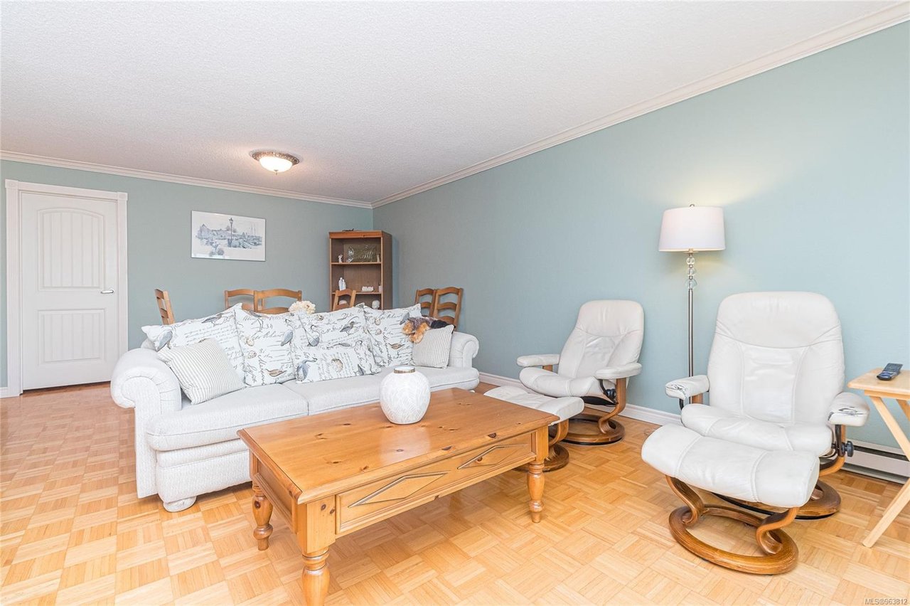 304-1665 Oak Bay Ave