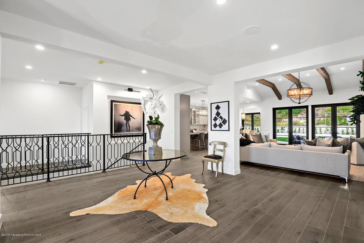 565 Paulette Pl