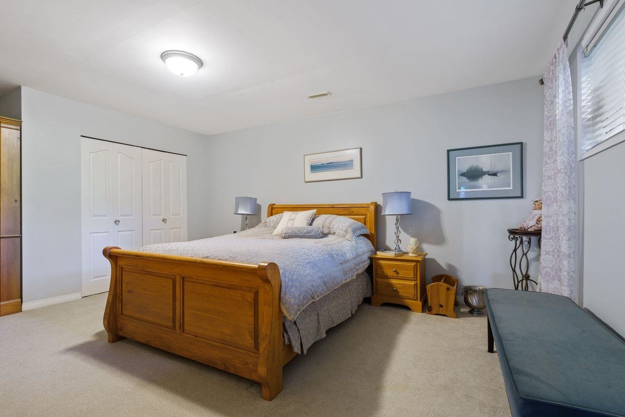987 Fairway Dr