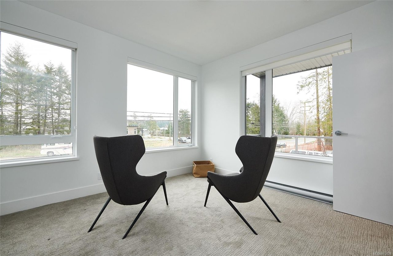 301-10670 McDonald Park Rd, North Saanich