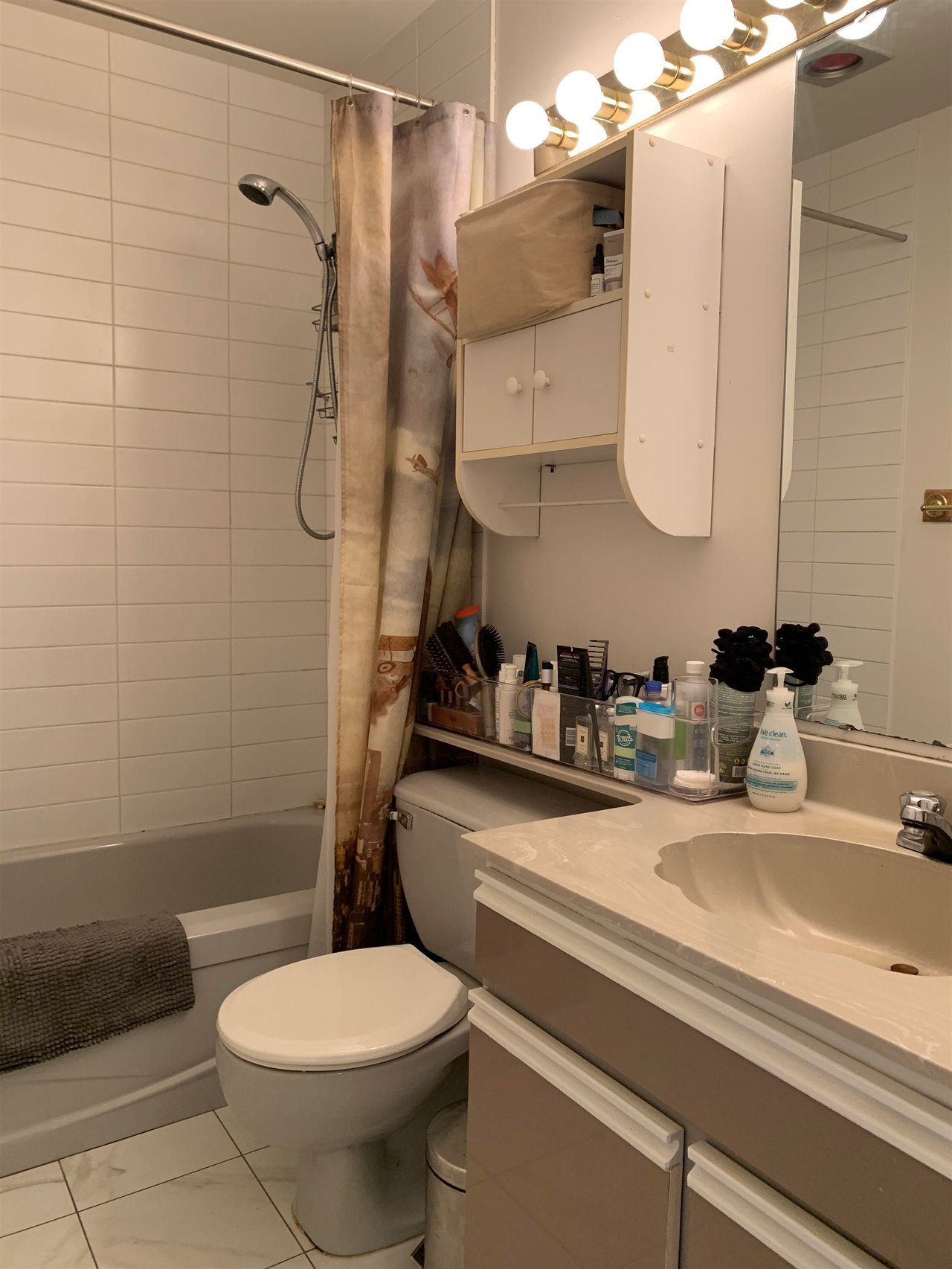 303-1106 Pacific St