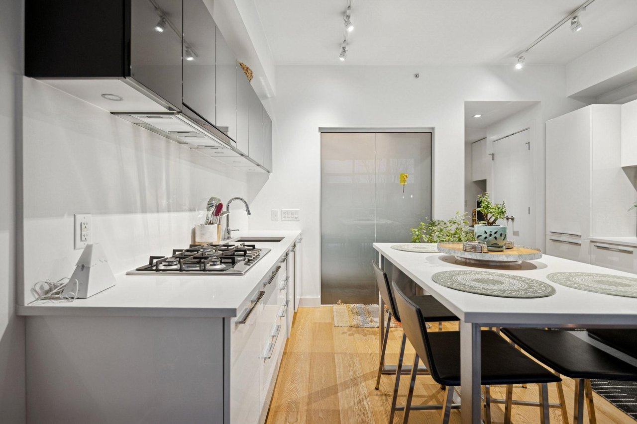 228-108 E 1st Ave