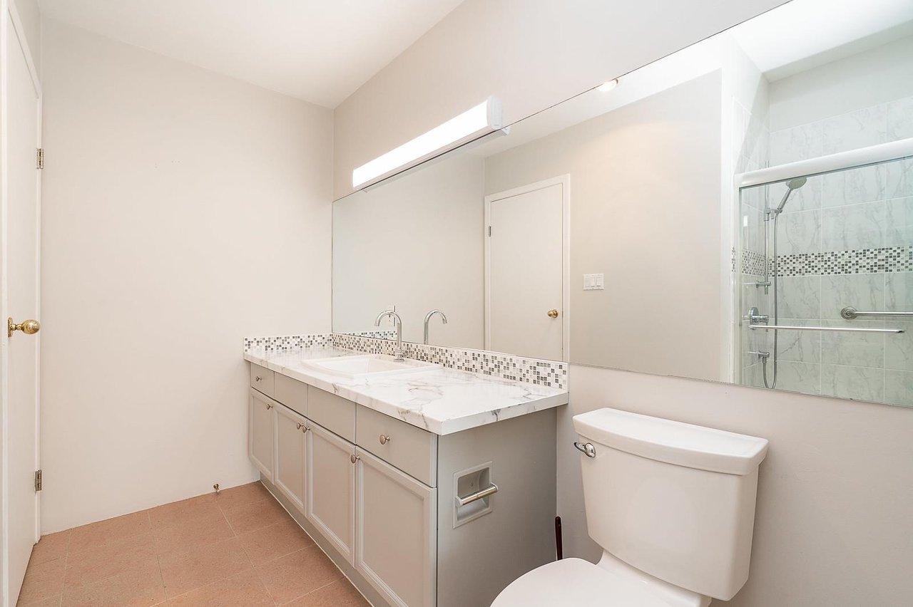 206-8 Laguna Ct