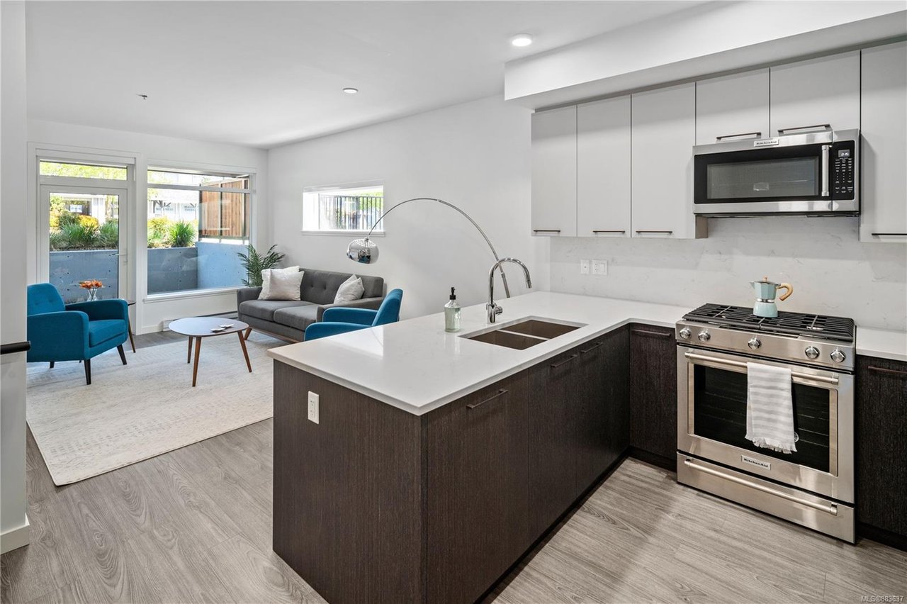101-7162 W Saanich Rd