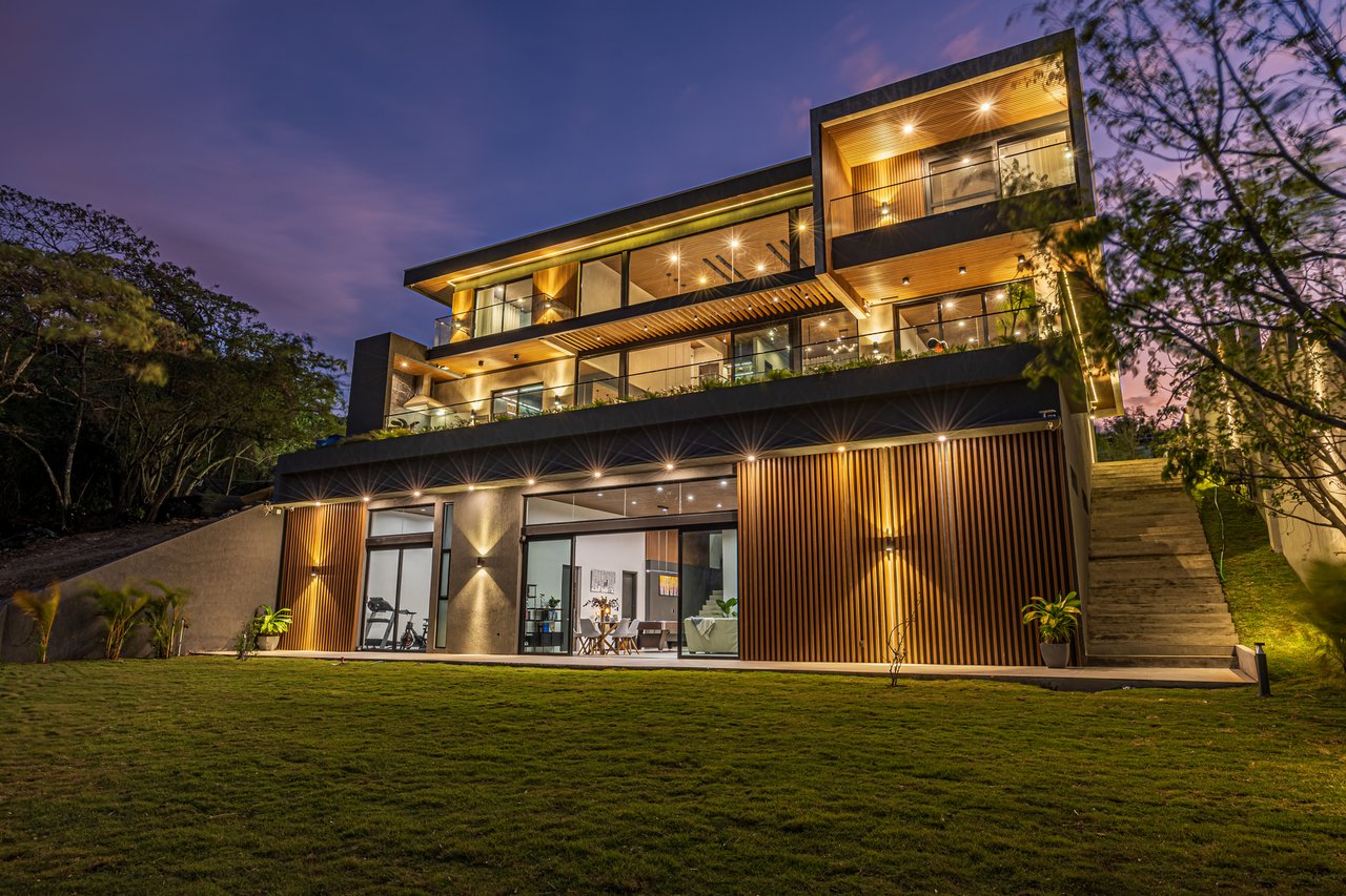 Panoramic City View Estate Home, Escazu, San Jose