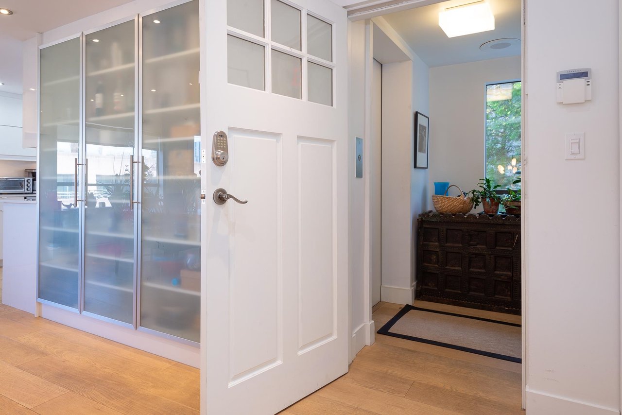 301-1337 W 10th Ave