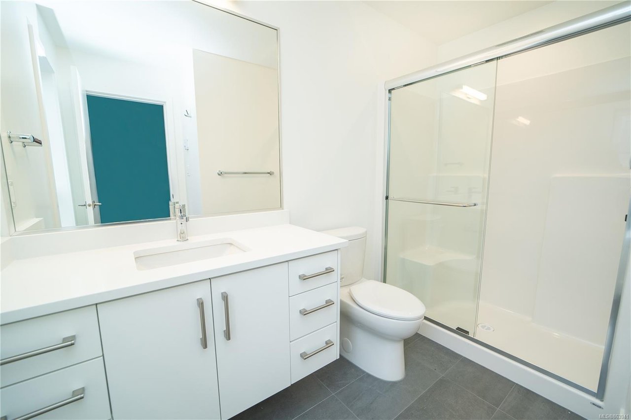 1-1052 Tillicum Rd, Saanich