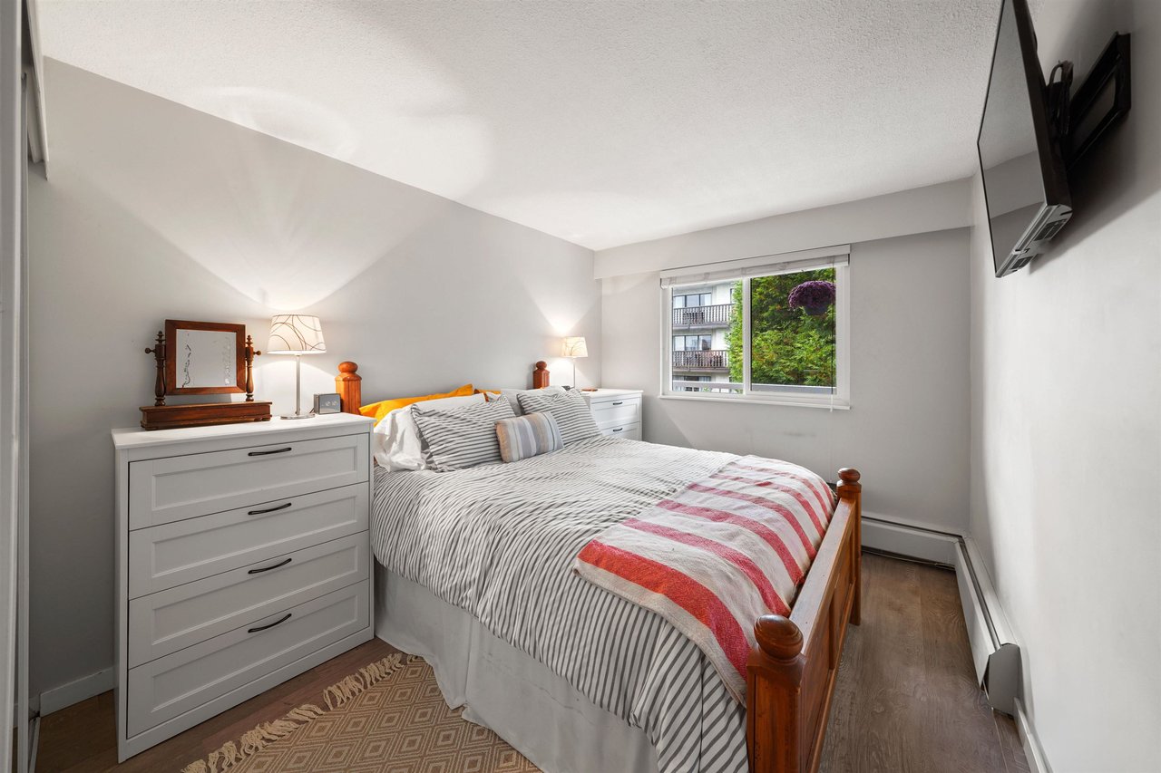 317-371 Ellesmere Ave