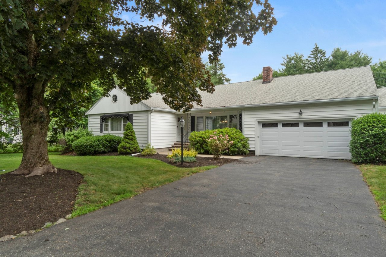 41 Lawrence Ln