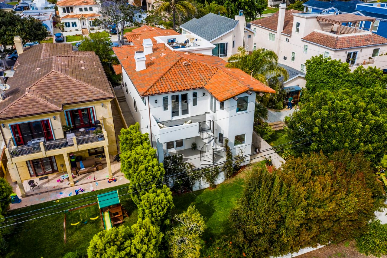 700 Avenue C
