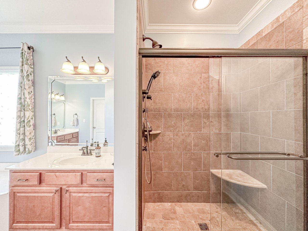 2303 Palisades Court with 5 Bedrooms!!!