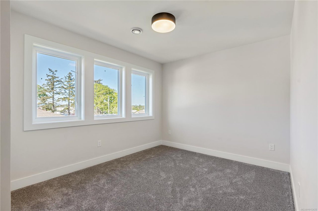 4-910 Old Esquimalt Rd