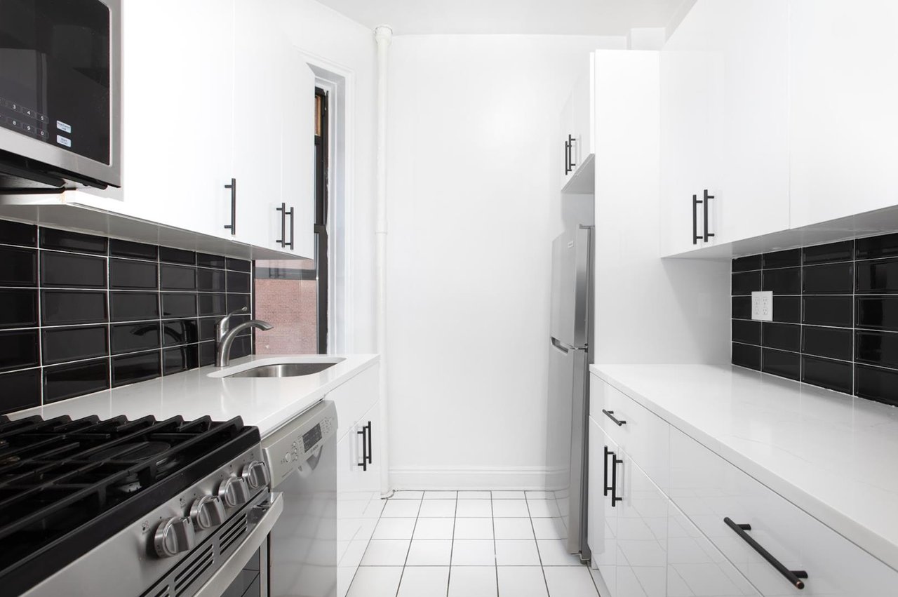 210 East 38th Street, Apt 4-A