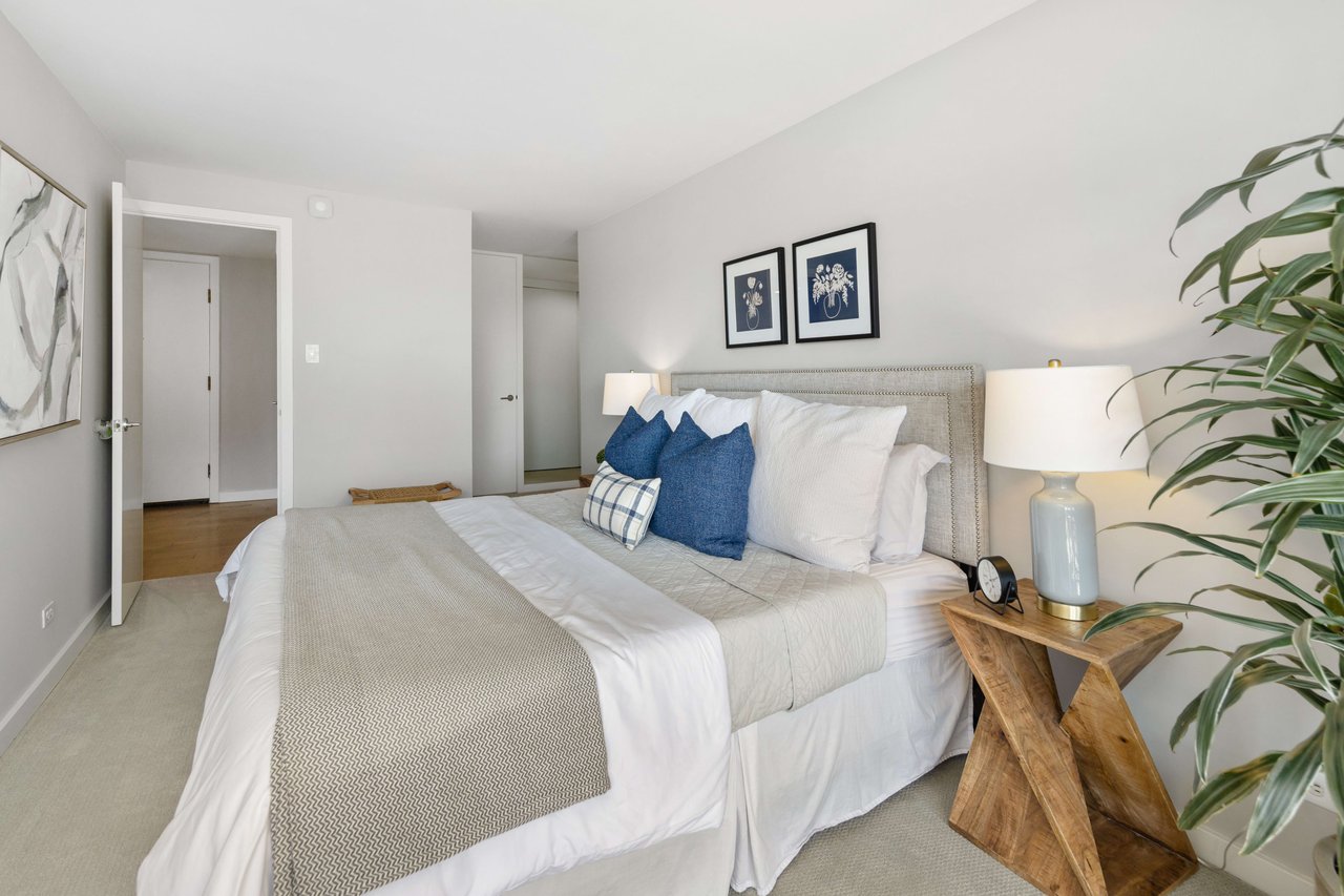 Just-Renovated Pacific Heights Condo With Southern Views
