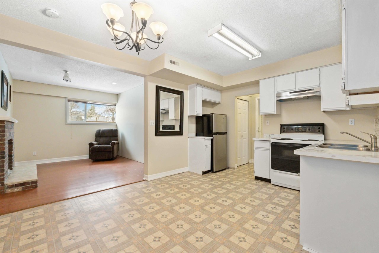 15774 96 Ave