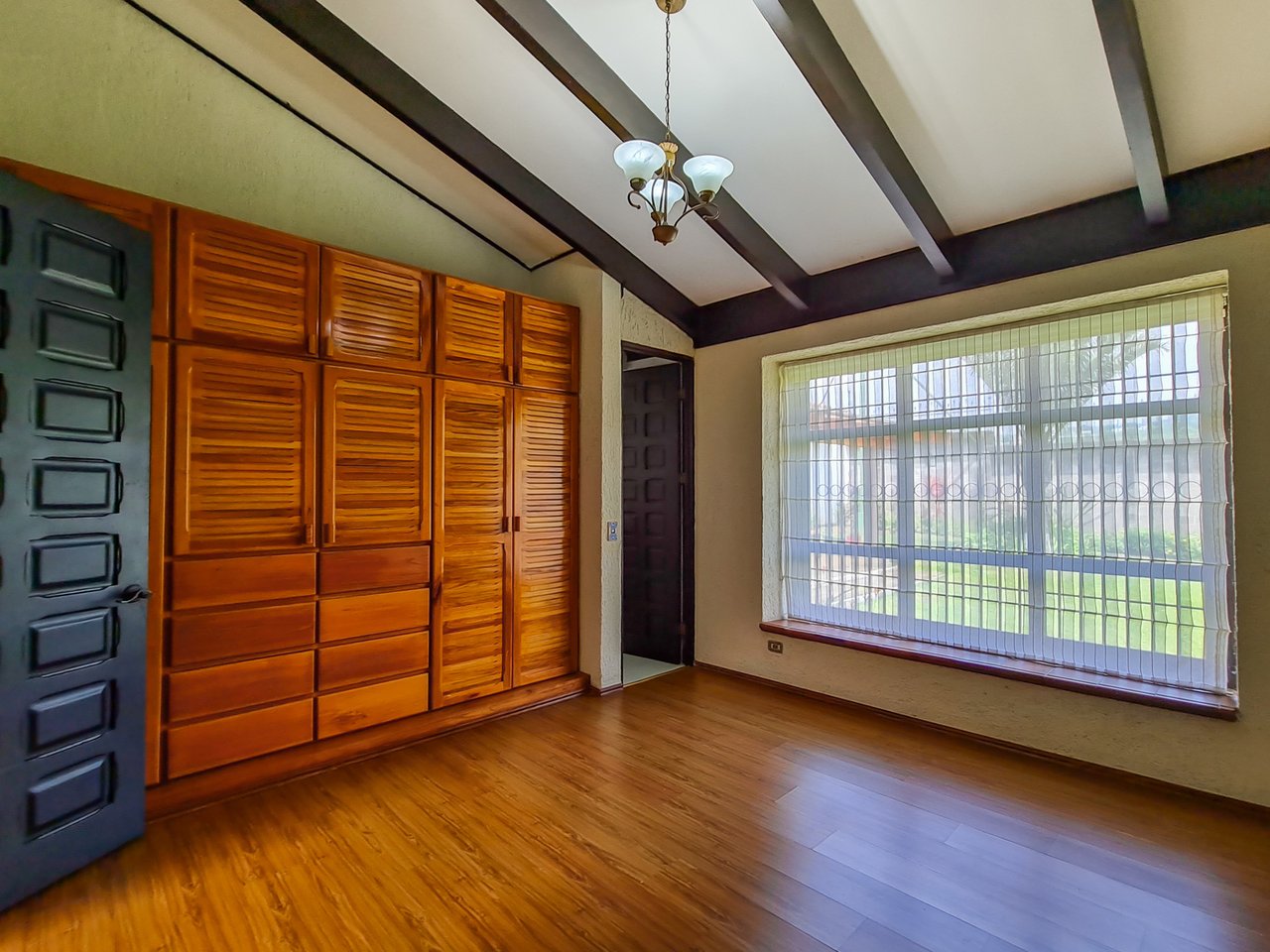 Colonial Estate With Indoor Pool, Heredia