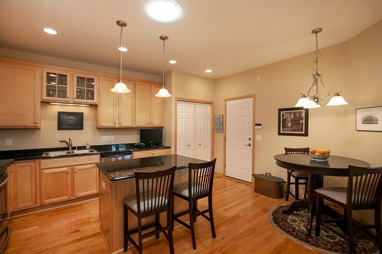 Gorgeous End-Unit Townhome!