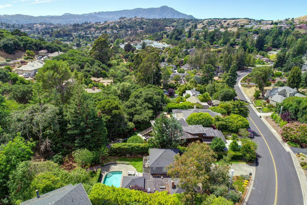 Private Reedlands Residence with a Pool 